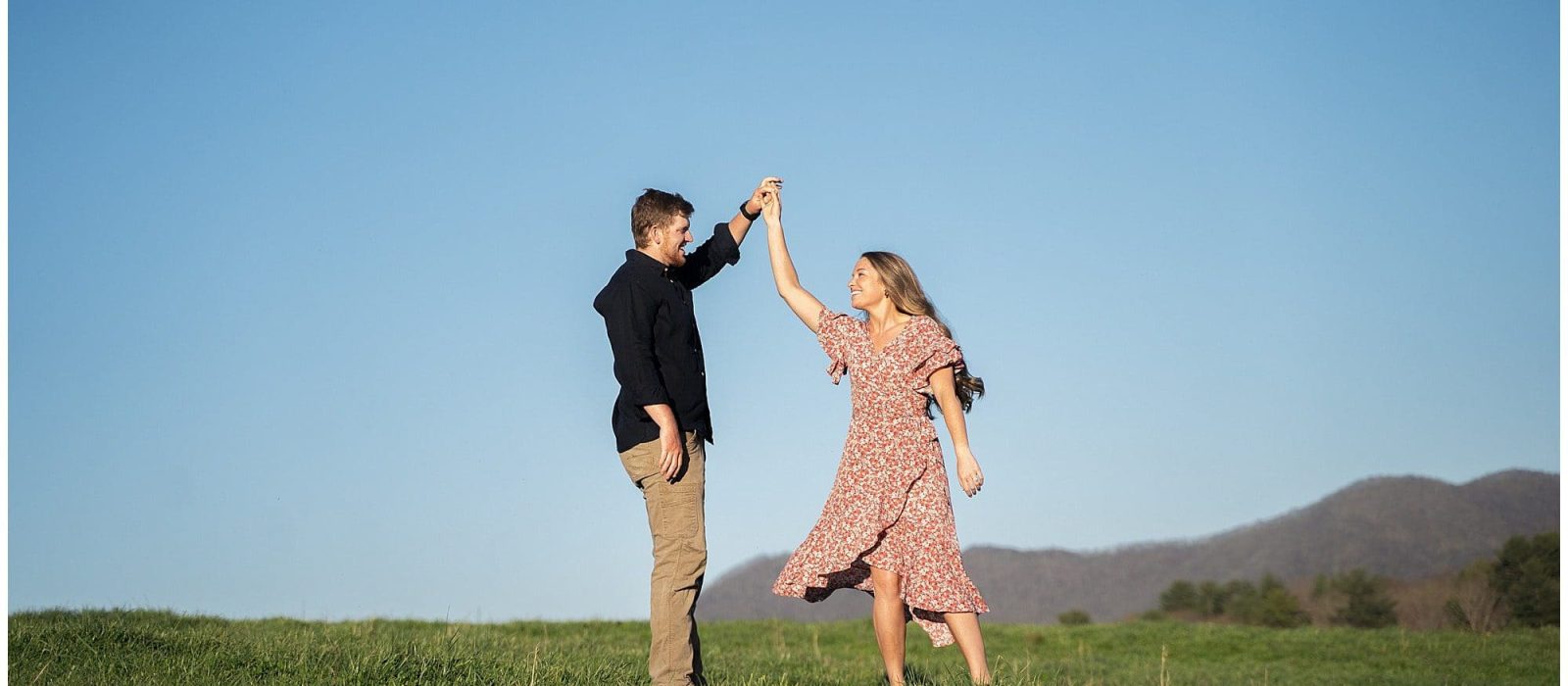 Spring engagement photos in Asheville | Asheville Wedding Photographer | Kathy Beaver Photography